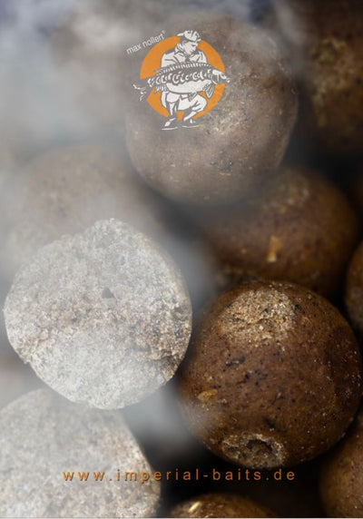 Production Carptrack Boilies from Imperial Baits. Mixed, kneaded, rolled, steamed.